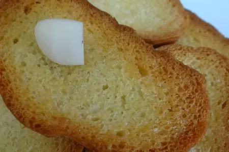 Сrostini-bruschetta (кростини-брускетты — итальянские бутерброды с тремя начинками): шаг 4