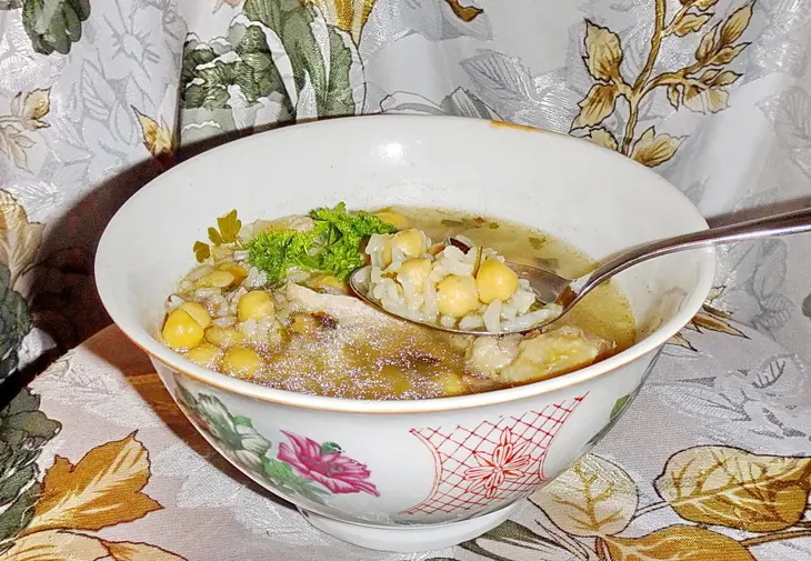 Суп из бараньего гороха с курицей / shourabit djaj mah hommous: шаг 8