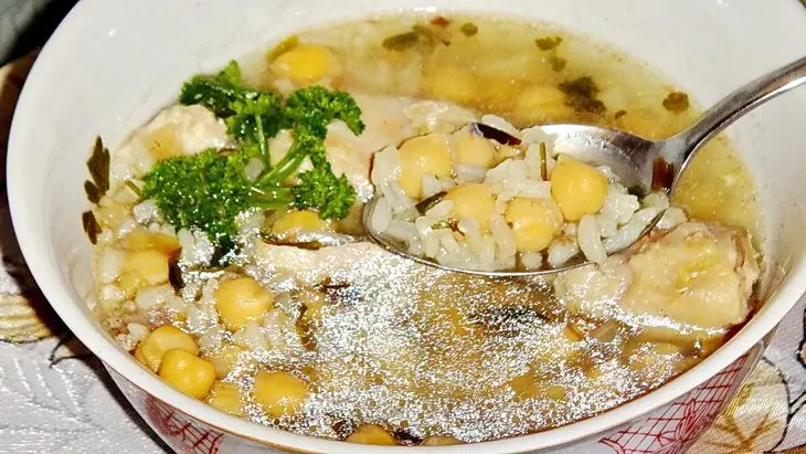 Суп из бараньего гороха с курицей / shourabit djaj mah hommous: шаг 9