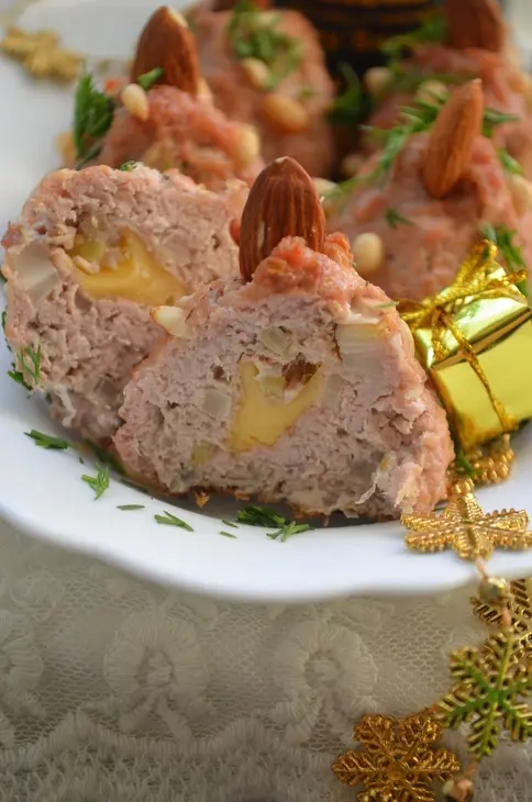 Новогодние мясные "ёлочки" с сыром: шаг 9