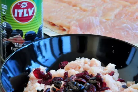 Рулет из курицы с карамболой и маслинами: шаг 2