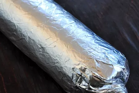 Рулет из курицы с карамболой и маслинами: шаг 5