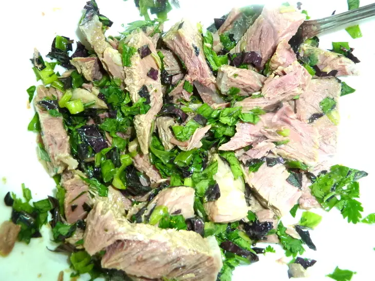 Салат мясной с овощами "для тонкой талии и новогодней ночи": шаг 5