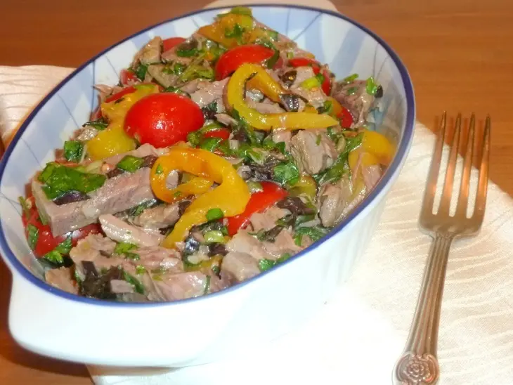 Салат мясной с овощами "для тонкой талии и новогодней ночи": шаг 8