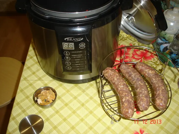 Колбаски копченые по-домашнему: шаг 3