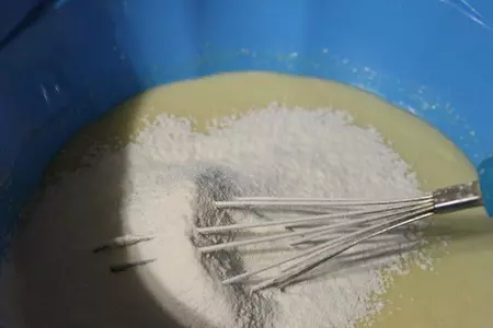 Пирог с яблоками и клюквой: шаг 2