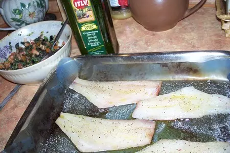 Морской окунь,запеченный с теплой томатно-оливковой сальсой: шаг 5