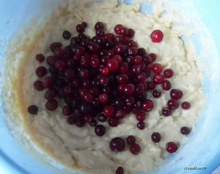 Йогуртовые кексы с яблоком и клюквой: шаг 6