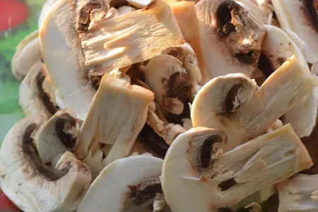 Салат "мясо в заточении": шаг 2