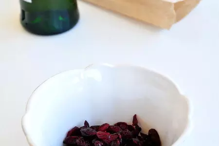 Рулет из свинины с вяленой клюквой и розмарином: шаг 1