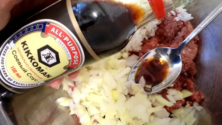 Бо-оольшой "ёжик" в отличной форме)) с соусом "киккоман", чесноком, черри и морковкой!)): шаг 2