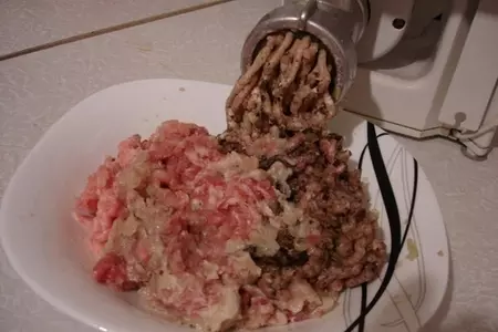 Каша пшеничная с мясными фрикадельками в сливочном соусе: шаг 1
