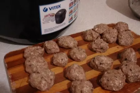 Каша пшеничная с мясными фрикадельками в сливочном соусе: шаг 2