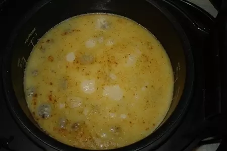 Каша пшеничная с мясными фрикадельками в сливочном соусе: шаг 5