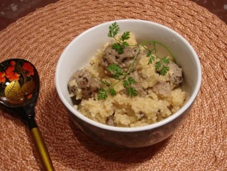 Каша пшеничная с мясными фрикадельками в сливочном соусе: шаг 6