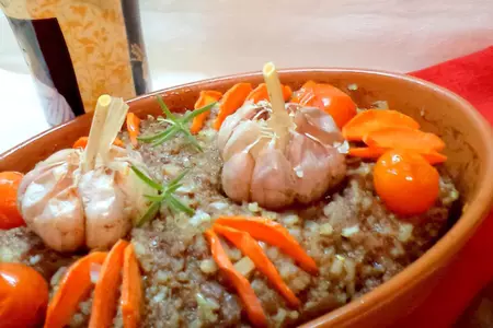 Бо-оольшой "ёжик" в отличной форме)) с соусом "киккоман", чесноком, черри и морковкой!)): шаг 5