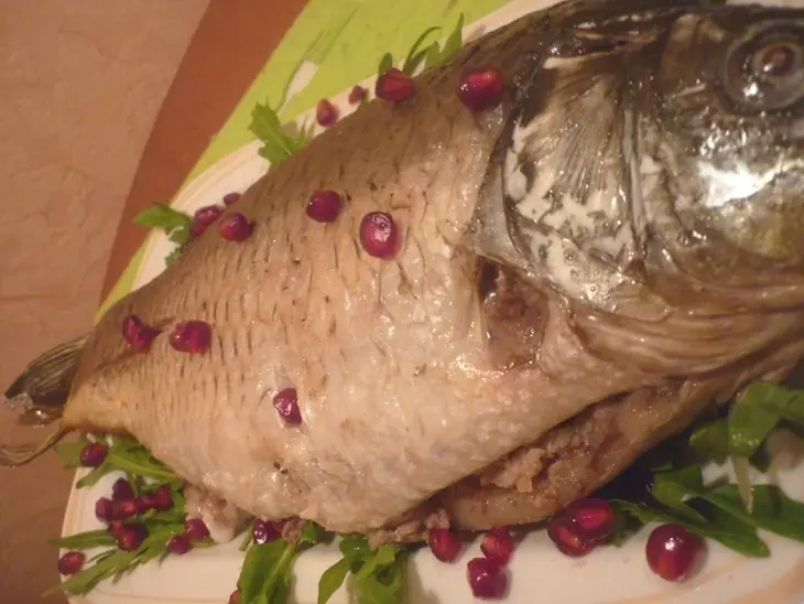 Карп с гранатом и грецкими орехами: шаг 7