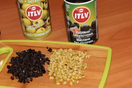 Закуска из рыбы, маслин и оливок: шаг 1