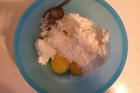 Творожны кексы с ягодами годжи: шаг 3