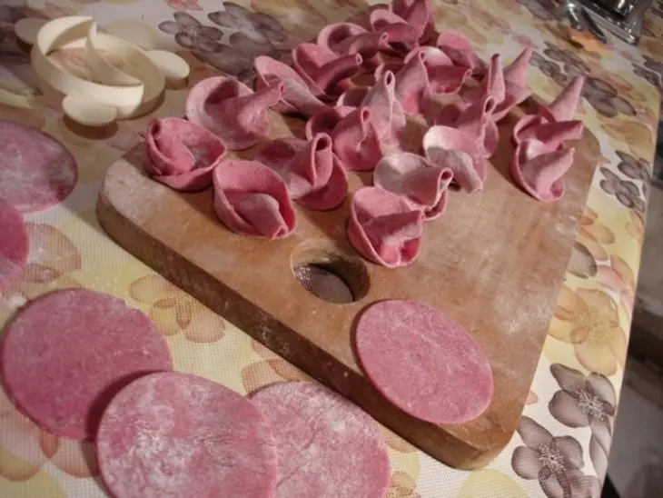 Сappellacci dei brigante или шляпы разбойников с мясным рагу.: шаг 4