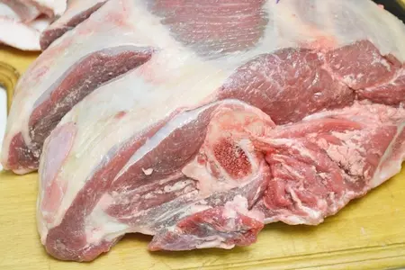 Котлеты из баранины с маринованным перцем и сыром.: шаг 1