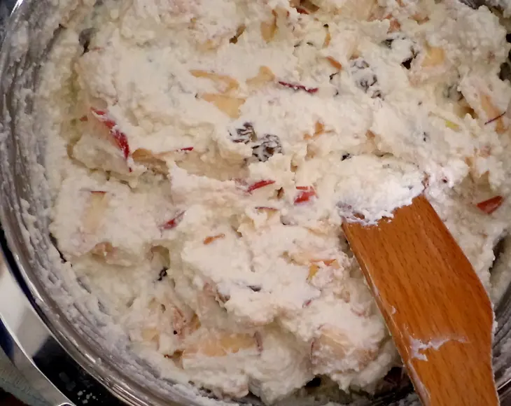 Творожное суфле "будьте здоровы!" с яблоками, изюмом, черносливом и клюквой!: шаг 1