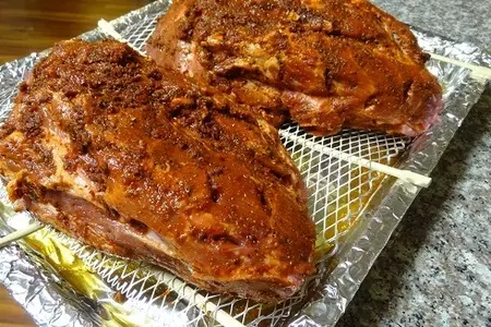Мясо с чесноком и аджикой на пивных парах зажаренные на гриле: шаг 4