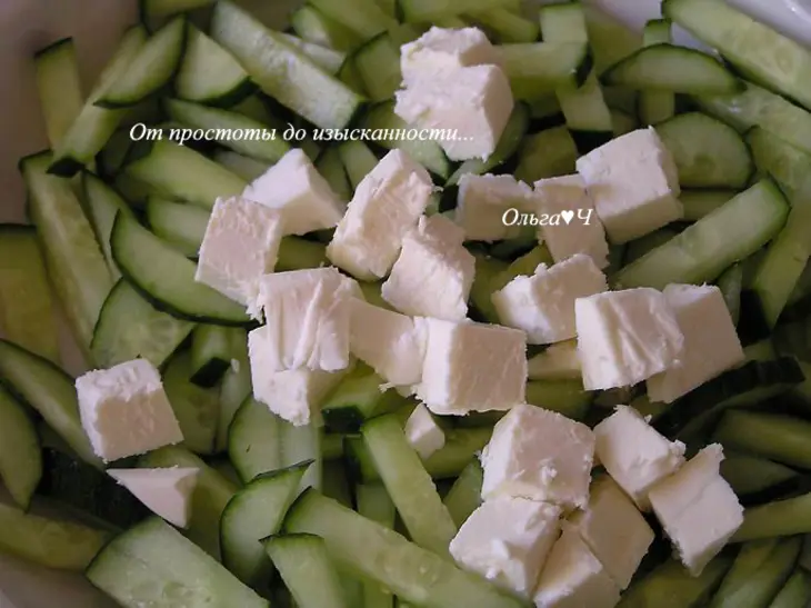 Огуречный салат с фетой и кешью: шаг 2
