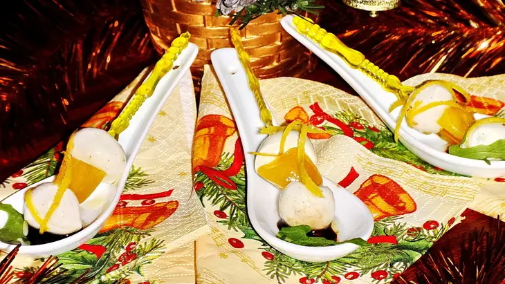 Комплимент из маринованной моцареллы с вялеными кумкватами: шаг 6