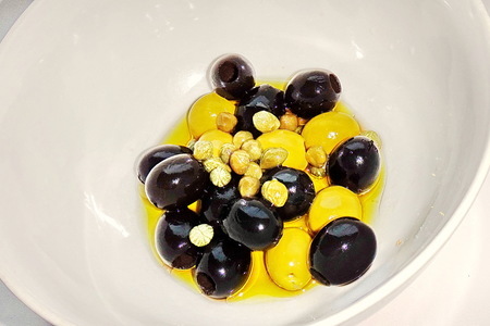 Комплимент из моцареллы с тапенадом из маслин и томатами: шаг 2
