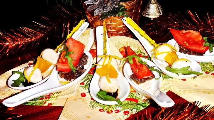 Комплимент из маринованной моцареллы с вялеными кумкватами: шаг 9