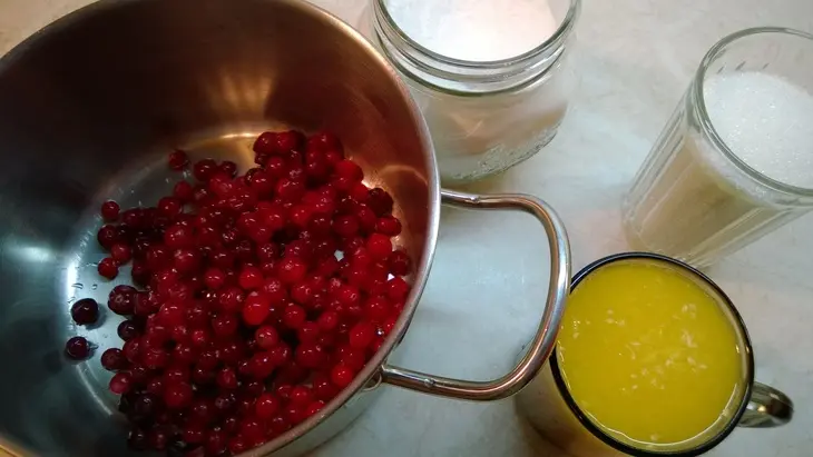 Рождественское безе с клюквой и кремом: шаг 7