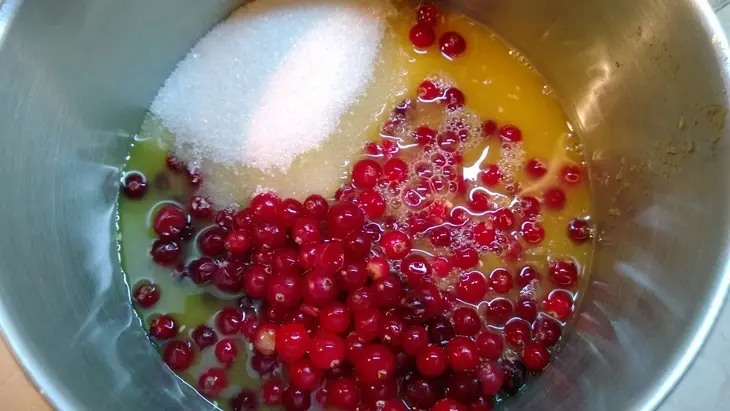 Рождественское безе с клюквой и кремом: шаг 8
