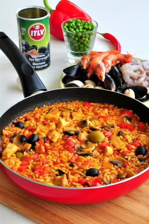 Паэлья с морепродуктами и курицей (shellfish and chicken paella): шаг 8