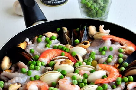 Паэлья с морепродуктами и курицей (shellfish and chicken paella): шаг 9