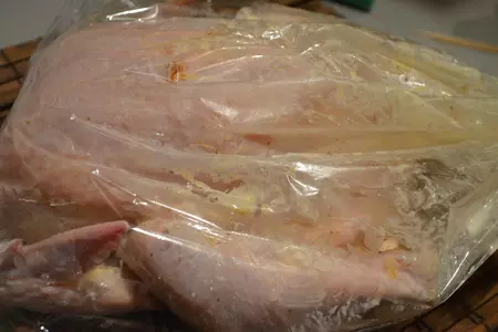 Курица фаршированная гранатом и сыром: шаг 5
