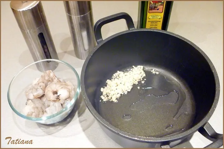 Рис по-испански с курицей и креветками: шаг 2
