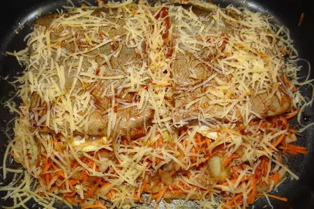 Форель, запеченная на морковно-луковой подушке: шаг 7