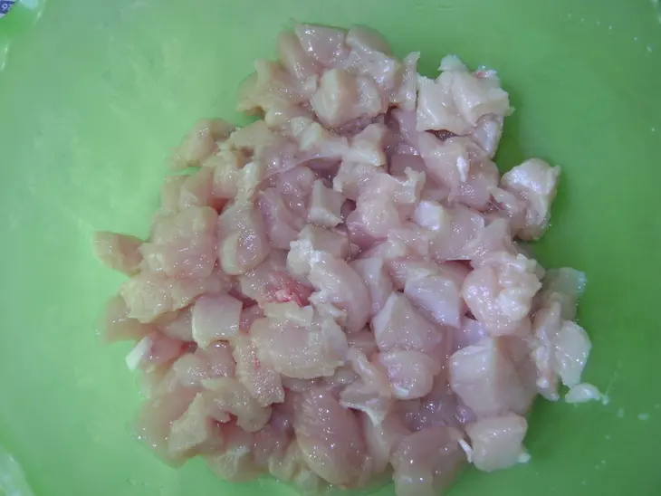 Мясной рулет с разноцветным рисом: шаг 1