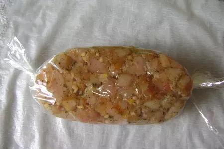 Мясной рулет с разноцветным рисом: шаг 4
