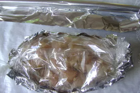 Мясной рулет с разноцветным рисом: шаг 5