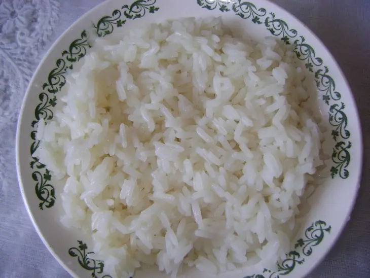 Мясной рулет с разноцветным рисом: шаг 6
