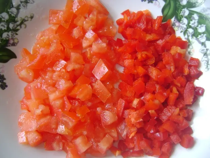 Мясной рулет с разноцветным рисом: шаг 7