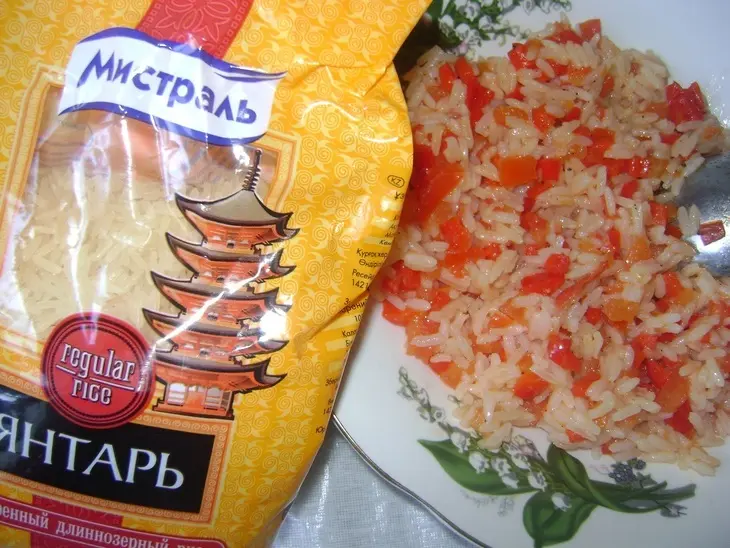 Мясной рулет с разноцветным рисом: шаг 8