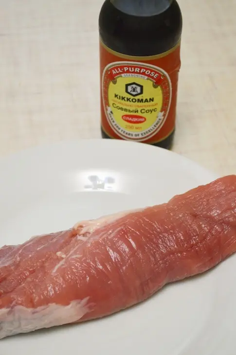Рулет из запеченного мяса, со сливочным сыром и рукколой.: шаг 1