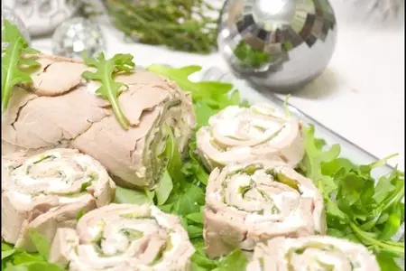 Рулет из запеченного мяса, со сливочным сыром и рукколой.: шаг 4