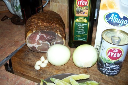 Домашние тальятелле  с маслинами, спаржевой фасолью и вяленым свиным окороком: шаг 1