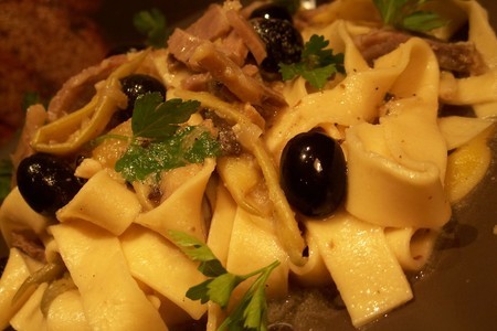 Домашние тальятелле  с маслинами, спаржевой фасолью и вяленым свиным окороком: шаг 7