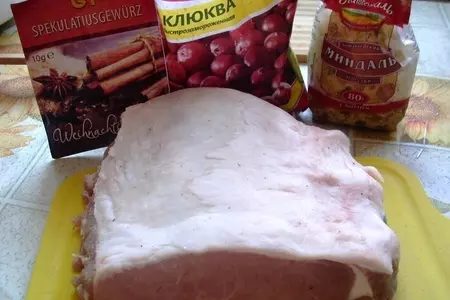 Пикантная свинина с миндалем и клюквой.: шаг 1