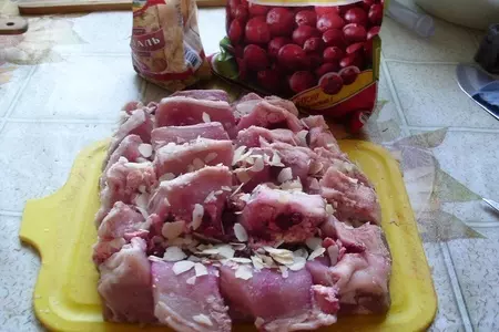 Пикантная свинина с миндалем и клюквой.: шаг 5